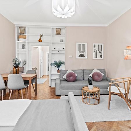 Modern Apartment, 3 Min To "U3 Neubaugasse" Wien Eksteriør bilde